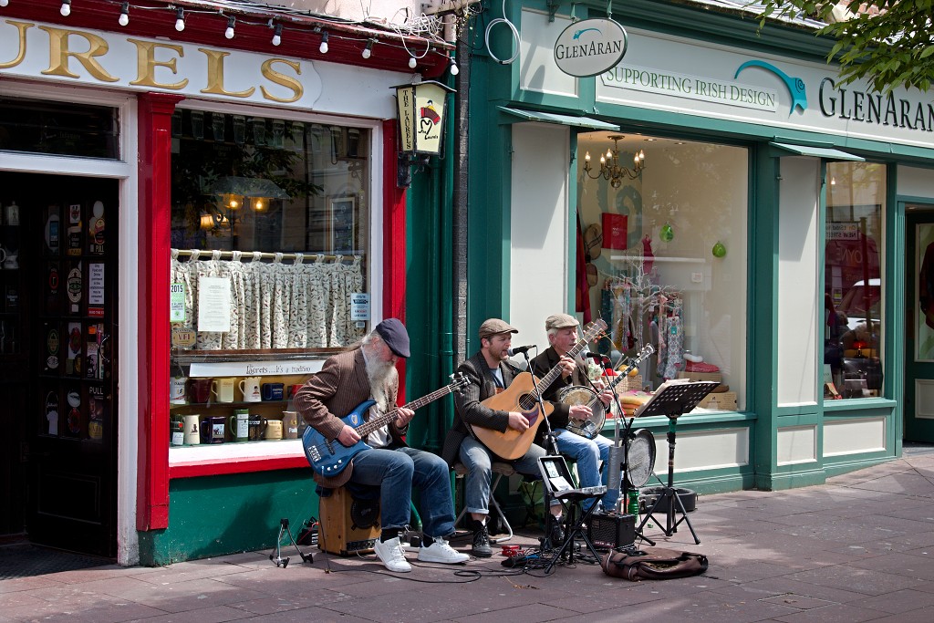 dingle killarney eire ierland Ierse graafschap ring of kerry de dolfijn Fungie Mount Brandon whiskey irish pub ale bisdom